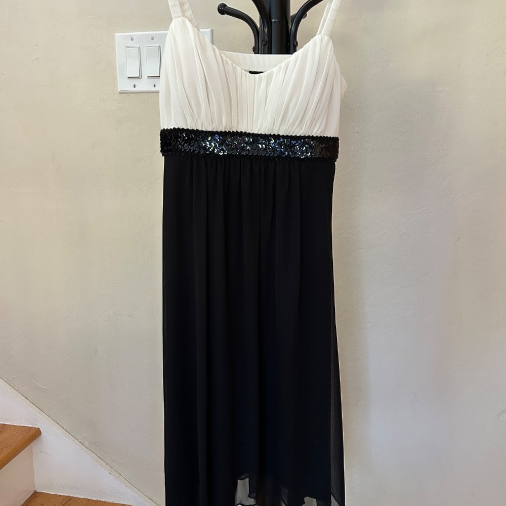 Sequin Chiffon Dress with Built-in Padded Bras Black White